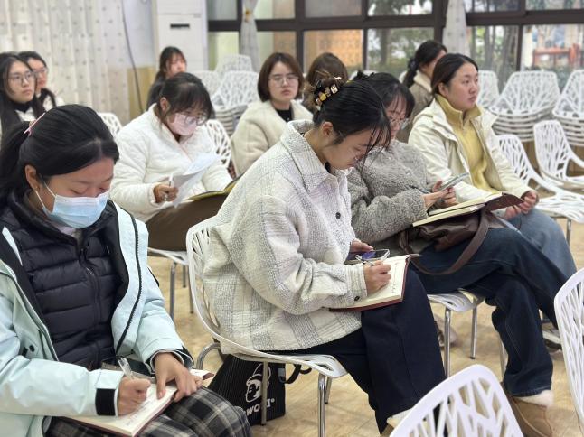 11.26团员会新闻稿-以科技赋能教育 以智慧点亮未来(1)_html_m5129a9f6.jpg