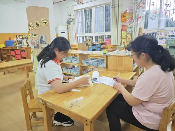 240830课程审议把方向 聚焦儿童促发展——记栖幼红枫分园中班课程审议活动（一）万紫薇_html_13d66cc0.jpg