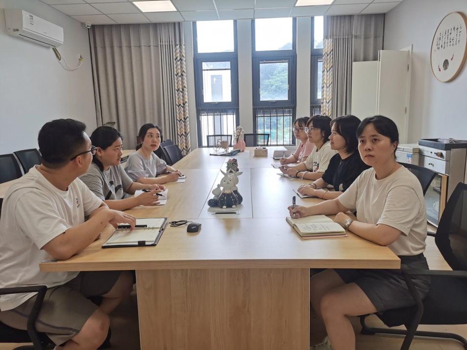【枫香栖幼】浸润书香 悦读悦乐 ——栖霞幼儿园翡翠天域园阅读环境打造学习