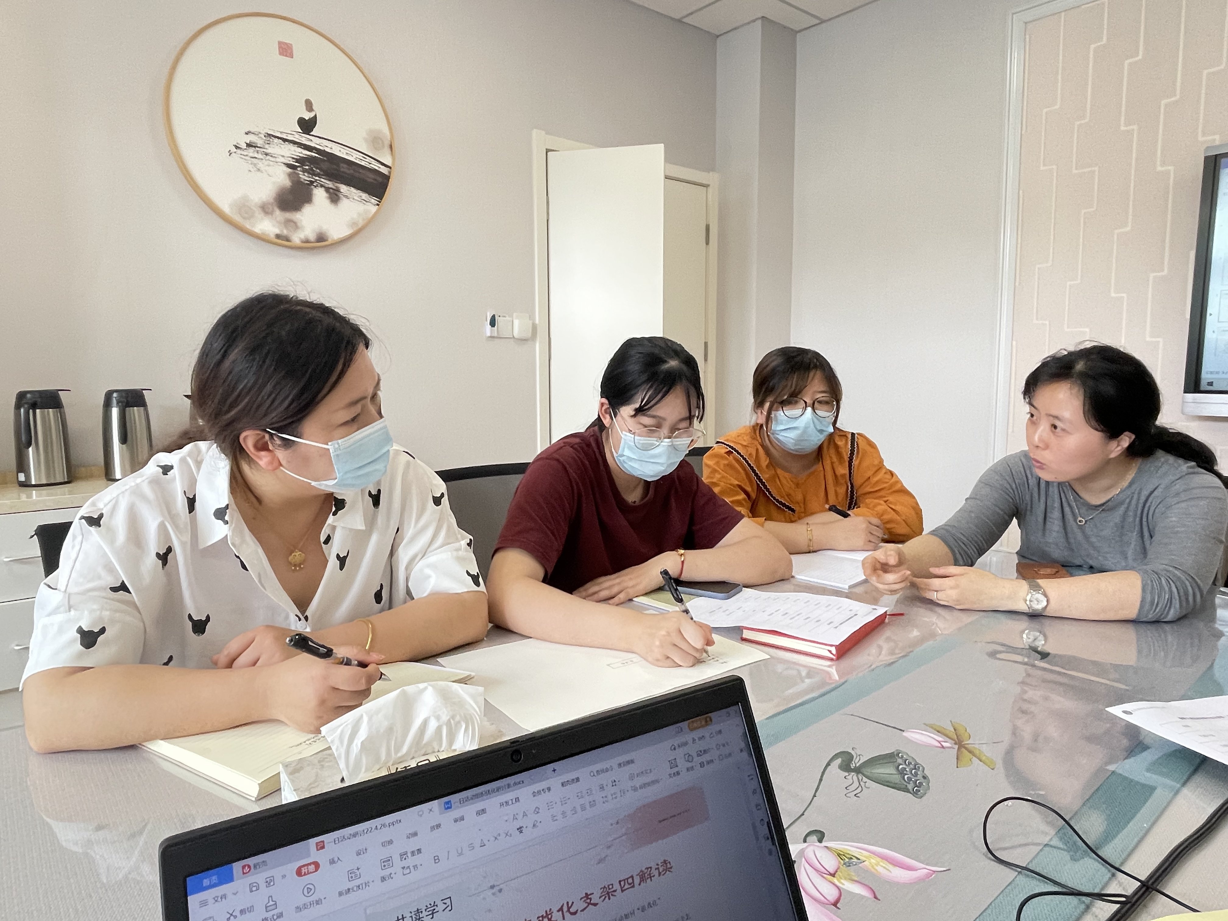 220426习课程游戏化精神  优化教师一日活动组织能力_html_m201fe9f8.jpg