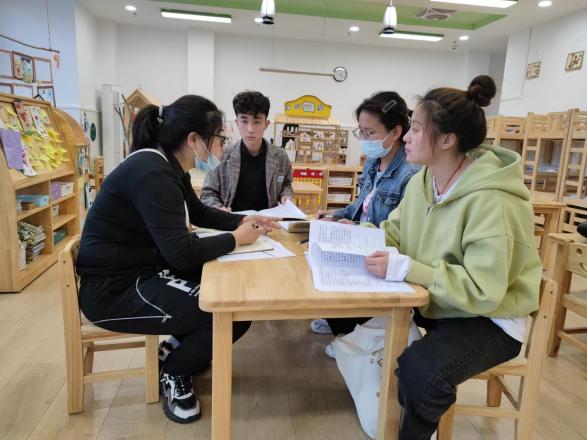 【枫香栖幼】深化课程审议 提升课程质量  ——栖霞幼儿园翡翠天域园大班年级组课程审议活动