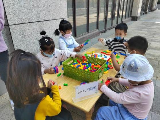 220518收集童心期盼  欢迎新生幼儿——记栖霞幼儿园石埠湾园招生报名活动 陈文萍_html_m128a7ba1.jpg