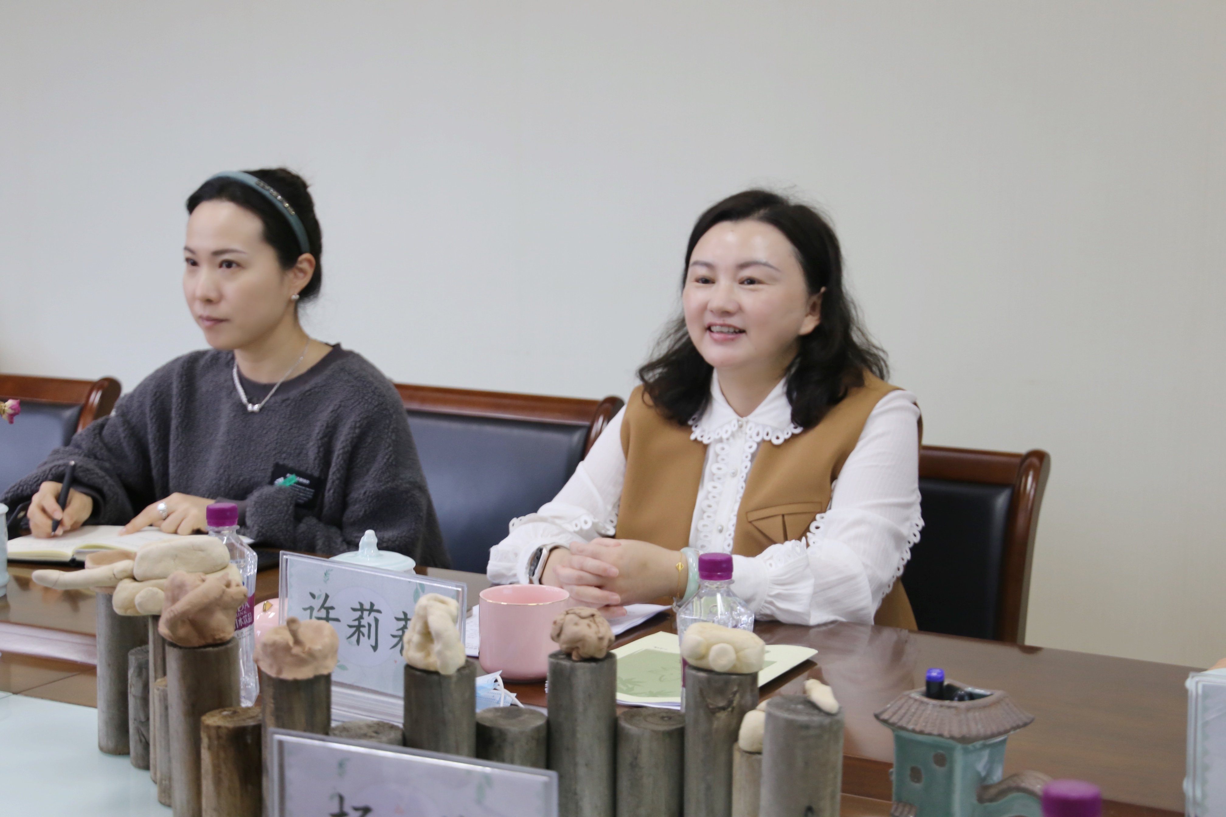 220425视察座谈促发展 扬帆远航展风貌——栖霞区教育局领导来园视察座谈_html_m7f034dfd.jpg