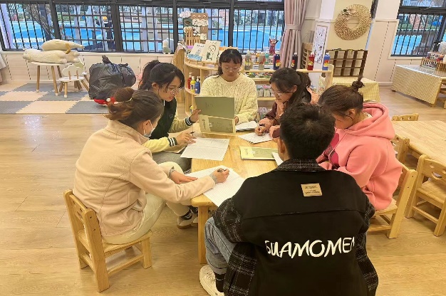 221223审议促发展 交流共成长——栖霞幼儿园翡翠天悦园小班年级组课程审议活动_html_37ce449b.jpg