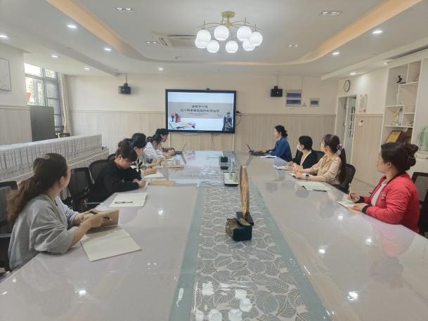 【枫香栖幼】学道德规范 敬育人楷模  ——记栖霞幼儿园石埠湾园师德专题学习