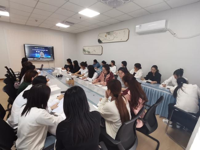 【枫香栖幼】云端教研 以研促教  ——栖霞幼儿园翡翠天域园全员培训自主研修学习  ——《指南》理念下的幼儿行为观察