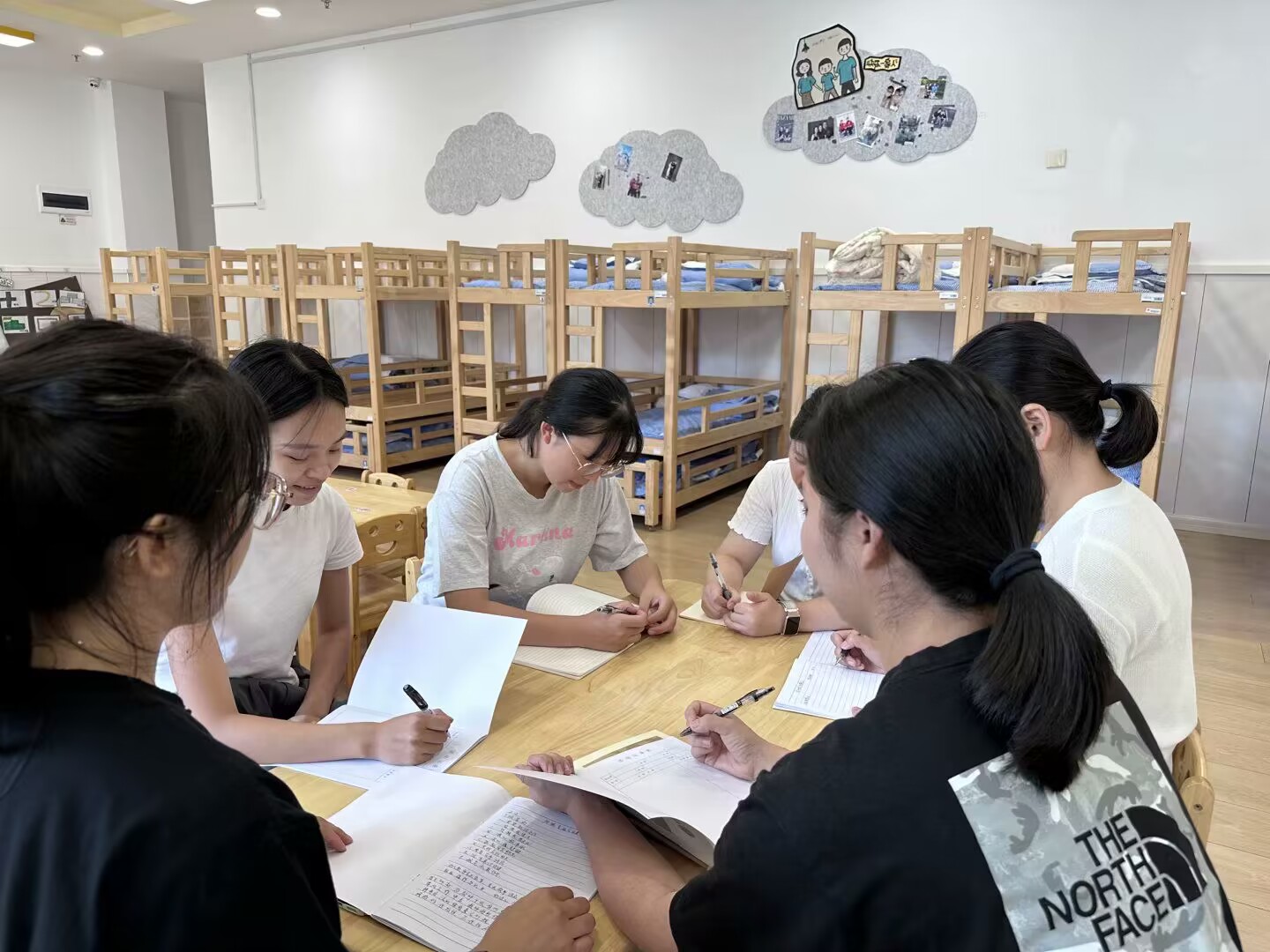 230928以研促审，以审促优——栖幼翡翠天域园小班年级组《玩具大家玩》课程前审议活动_html_m1b305fd0.jpg