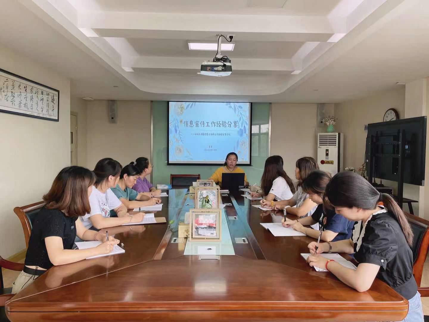 【枫香栖幼】信息技术再提高 助力教师共成长  ——栖幼五福园开展信息宣传组工作会议