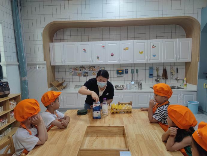 20220612夏日炎炎冰来解  家园共育赢沁甜——记栖霞幼儿园石埠湾园中班家长志愿者活动 万紫薇_html_c627e91.jpg