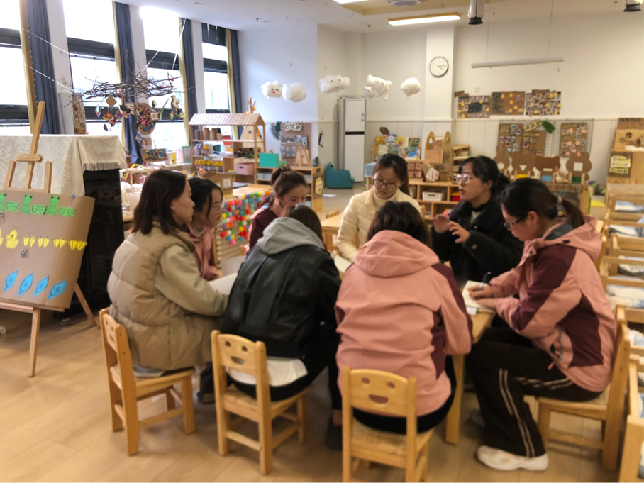 【枫香栖幼】聚焦审议 共促发展  ——栖幼翡翠天域园小班年级组《图形宝宝》中审议