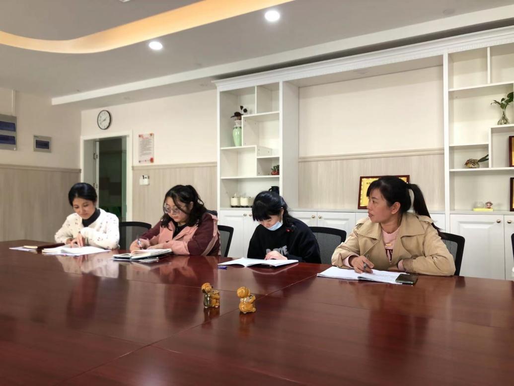 211022落实纲要精神 促进专业成长——记栖霞幼儿园石埠湾园业务学习活动 徐雅仙_html_m3f2c5b82.jpg