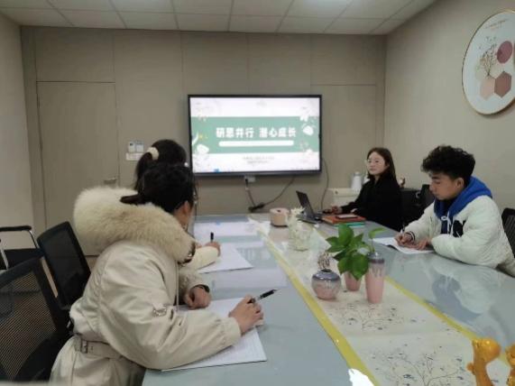 【枫香栖幼】研思并行 潜心成长——栖霞幼儿园翡翠天悦园社会领域组教研活动（二）