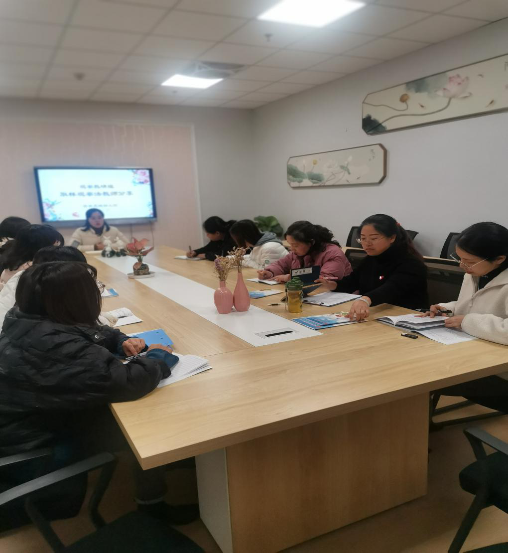 【枫香栖幼】走进幼儿 学会观察 ——栖霞幼儿园翡翠天域园观察教研组教研活动