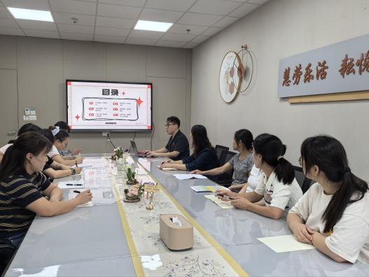 20250926织密法治保护网 守护成长每一步——栖霞幼儿园翡翠天悦园法治宣传活动_html_13aee9a5.jpg