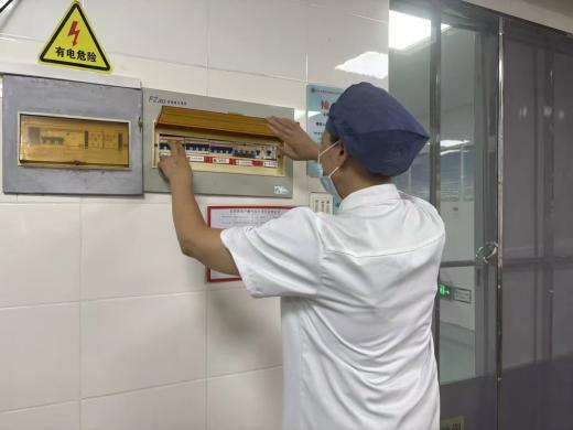 250929演练筑牢防线 守护食育根基——栖幼红枫分园食堂消防演练活动 (万紫薇)_html_be40210.jpg