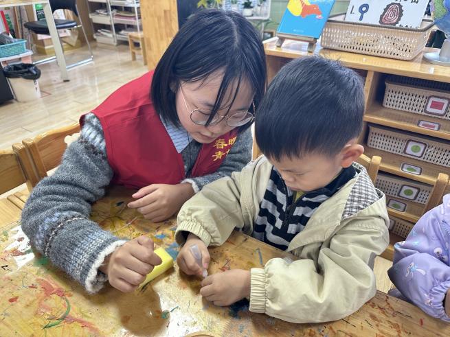 20251022童心制杯垫 创意点童趣 --栖霞幼儿园五福园 大学生进校园活动docx_html_753cbd5e.jpg