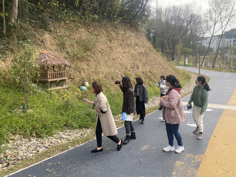 【枫香栖幼】寻找身边的资源 ——记栖霞幼儿园翡翠天域园课程中心组山林资源发掘活动