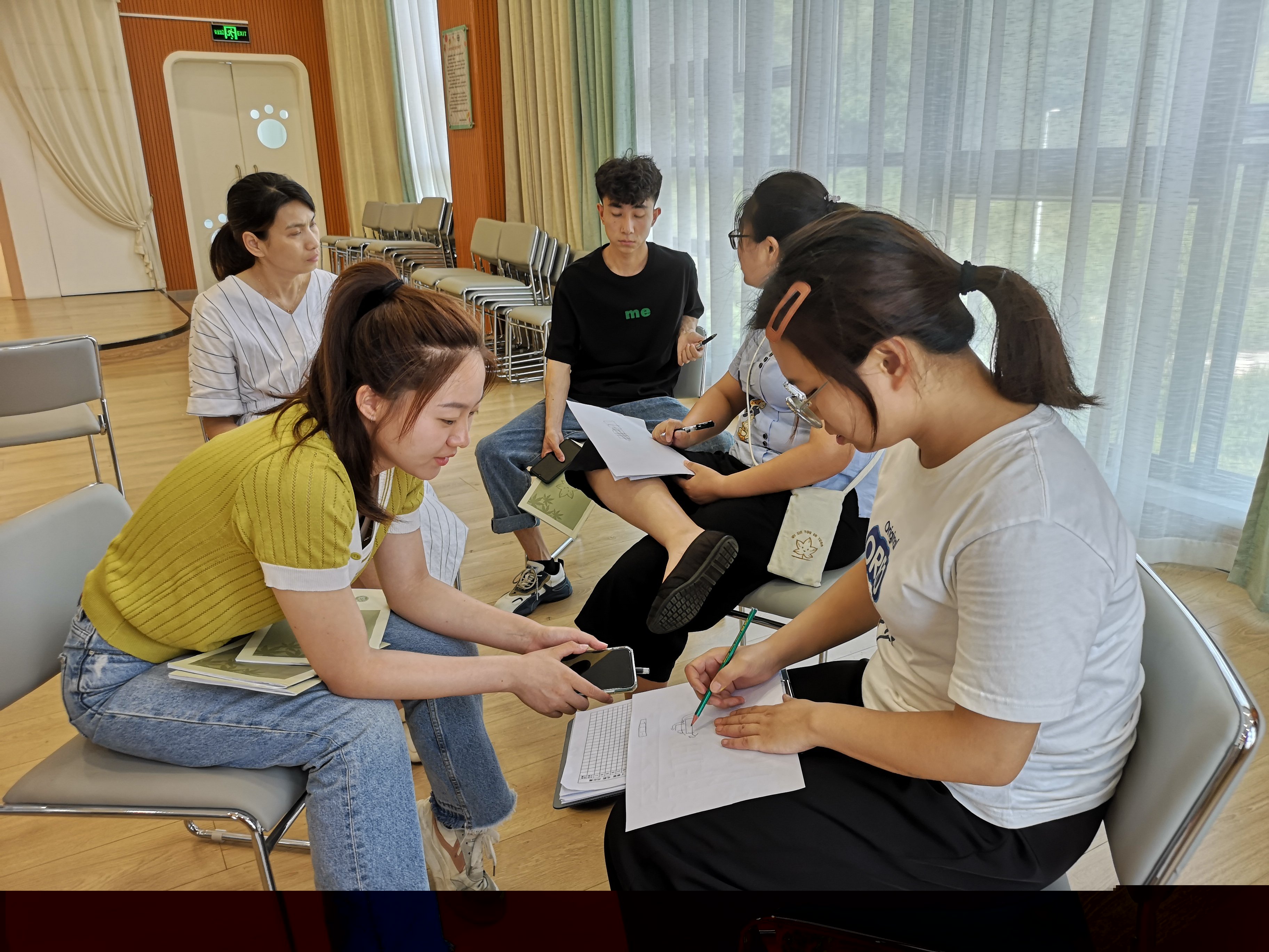 220616共研室内晨锻 游戏绽放儿童——暨栖幼翡翠天域园班级特殊天气场地与游戏分布的实践讨活动_html_m6100e679.jpg