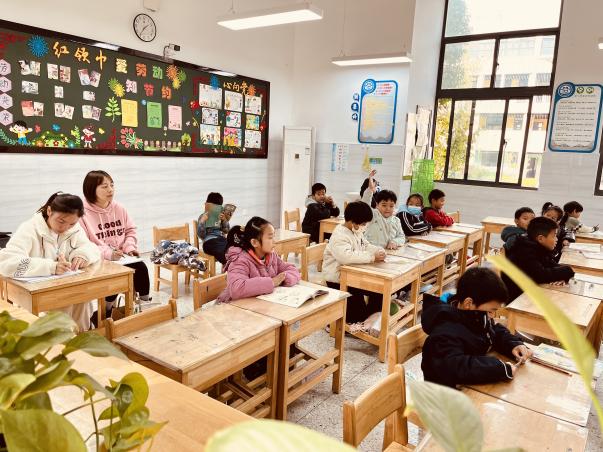 231115追踪知方向 科学促衔接——栖霞幼儿园五福园幼小衔接入学适应情况调查之对一年级学生观察活动_html_m597d49f.jpg
