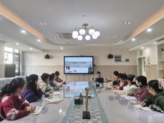 231113从《觉醒年代》谈师德师风——栖霞幼儿园石埠湾园教师师德学习活动新闻稿_html_4ed5faf.jpg