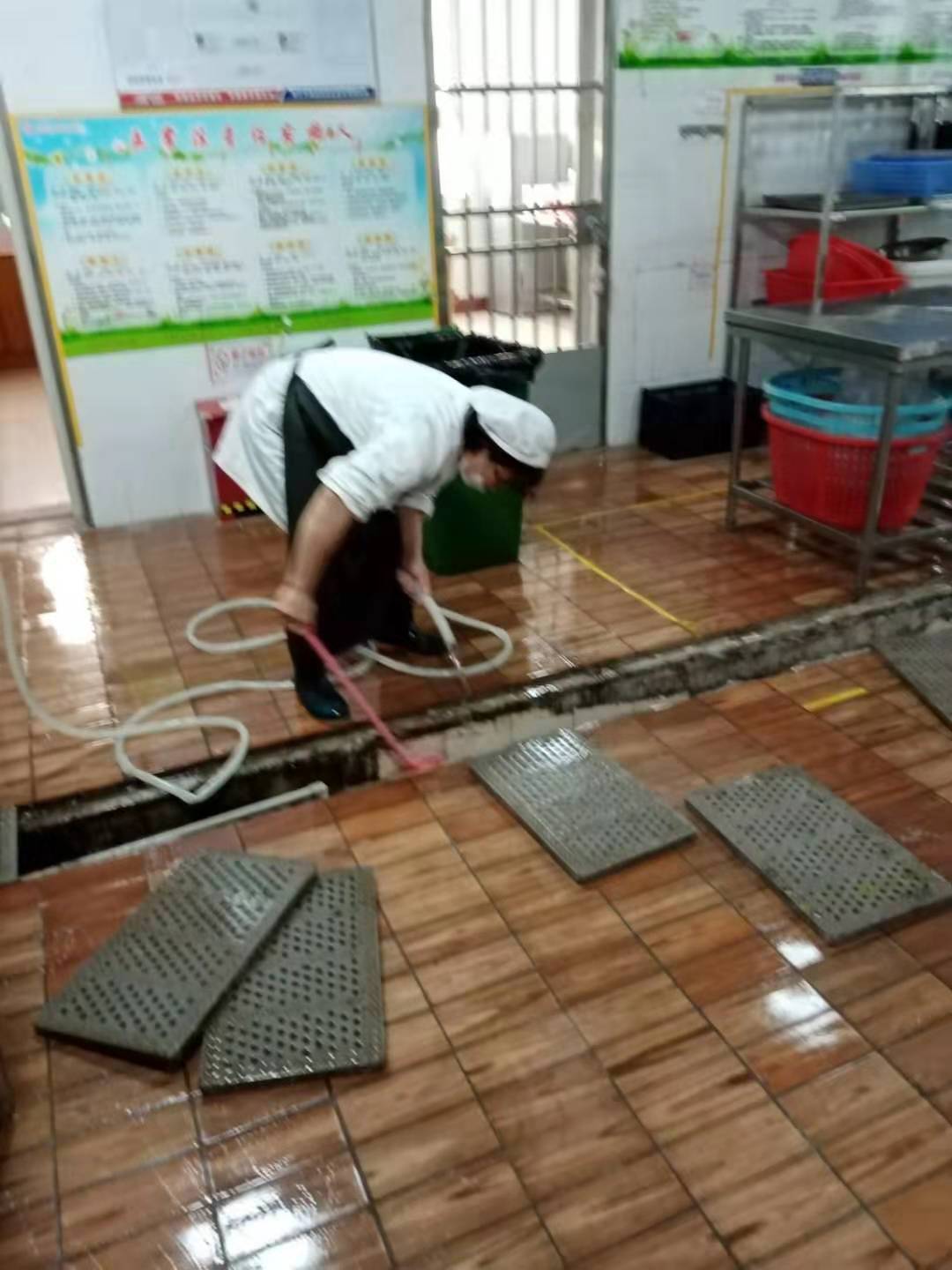 【枫香栖幼】爱卫行动  从我做起 ——记栖霞幼儿园红枫园爱国卫生月活动