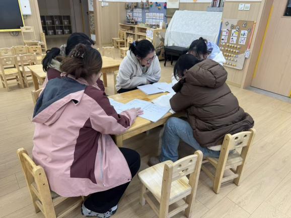 251125聚焦课程审议 共研主题审议——栖霞幼儿园云栖园中班年级组课程审议活动 李娟_html_bdf7955.jpg