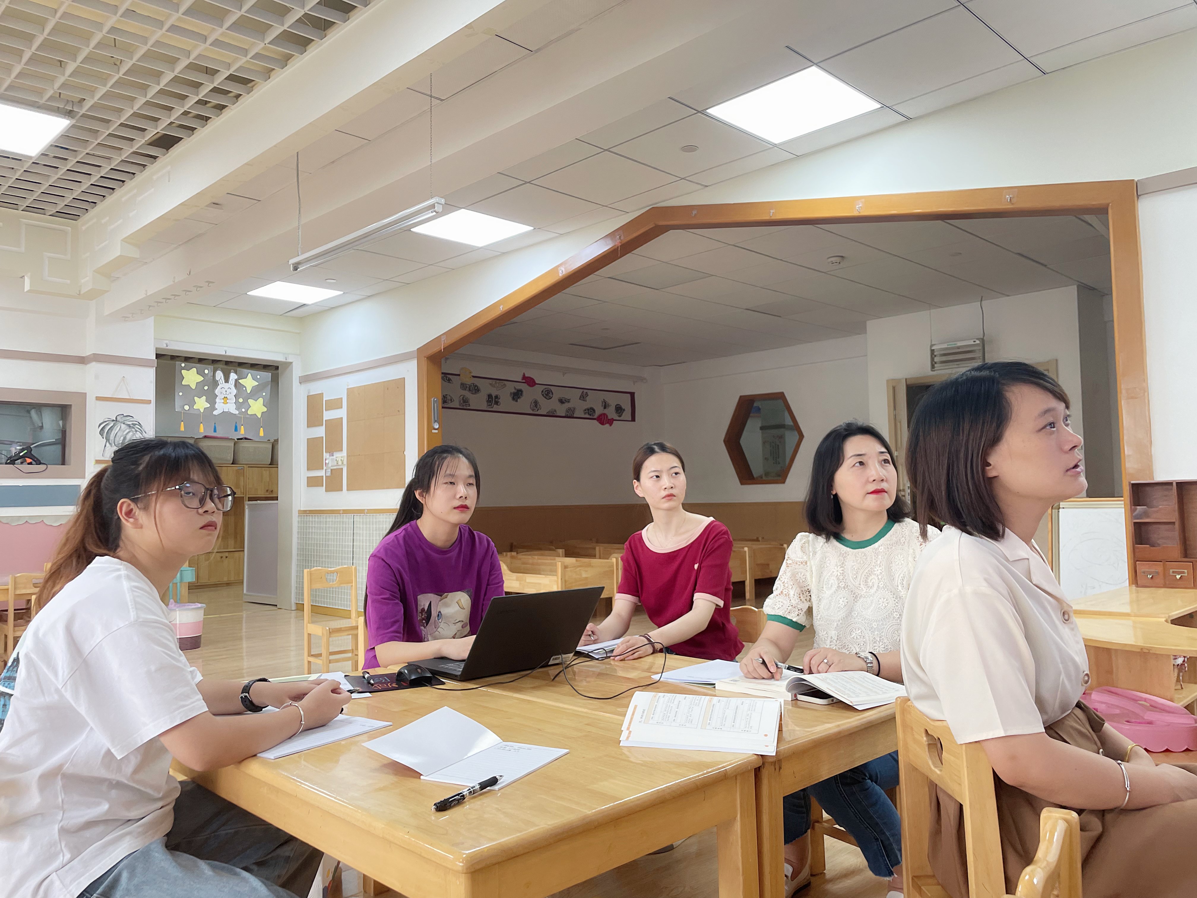 220829聚焦幼儿经验 优化课程实施——记栖霞幼儿园五福园小班组课程审议活动（一）_html_516d40f0.jpg