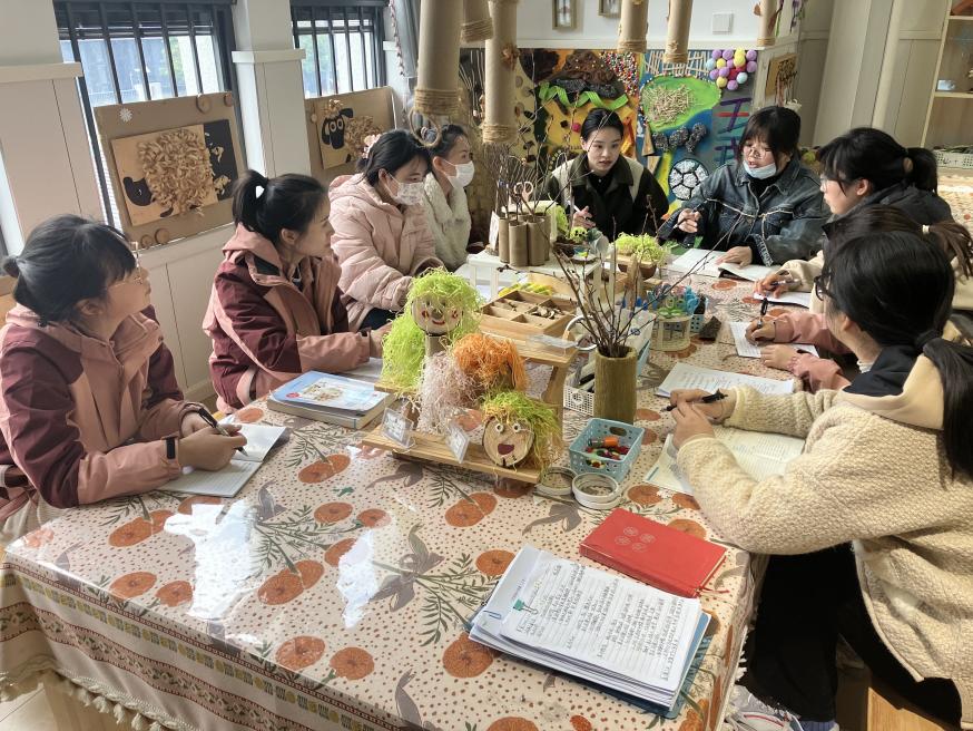 230303聚焦主题审议 助推课程实施栖霞幼儿园翡翠天域园大班组《准备上小学》后审议《我要换牙啦》前审议活动_html_m17db3682.jpg