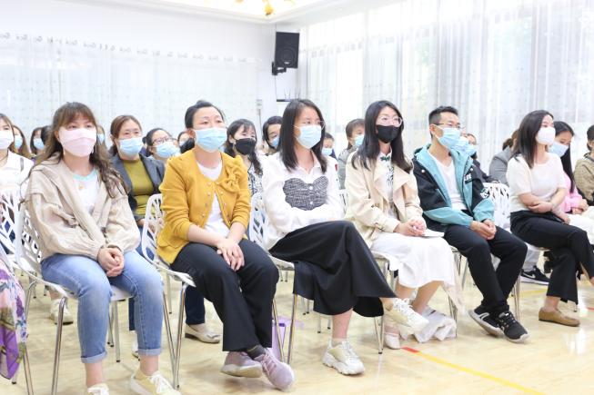 230512以爱相约，共建温馨和谐的亲子关系——栖霞幼儿园迎家校社协同育人家长学校大讲堂进校园_html_m367232a8.jpg