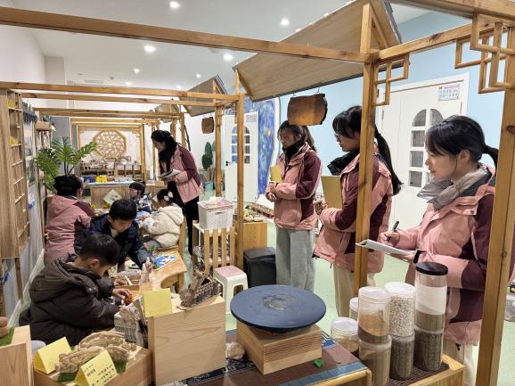 【枫香栖幼】以材料为媒介 支持幼儿游戏  ——栖霞幼儿园石埠湾园园本研训活动（五）