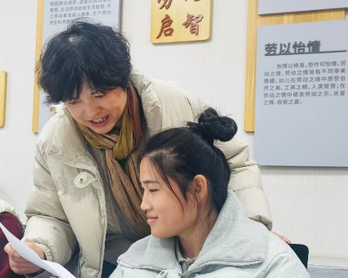 241218以画见心 向阳而生—栖霞幼儿园翡翠天悦园教职工心理团建活动_html_5ec3589d.jpg