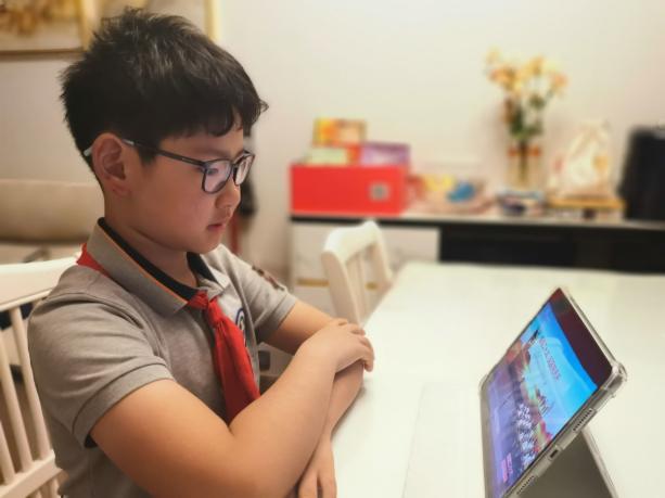 【湖畔光影】喜迎二十大 筑梦向未来——2022年南京市中小学开学第一课_html_661e3e27.jpg