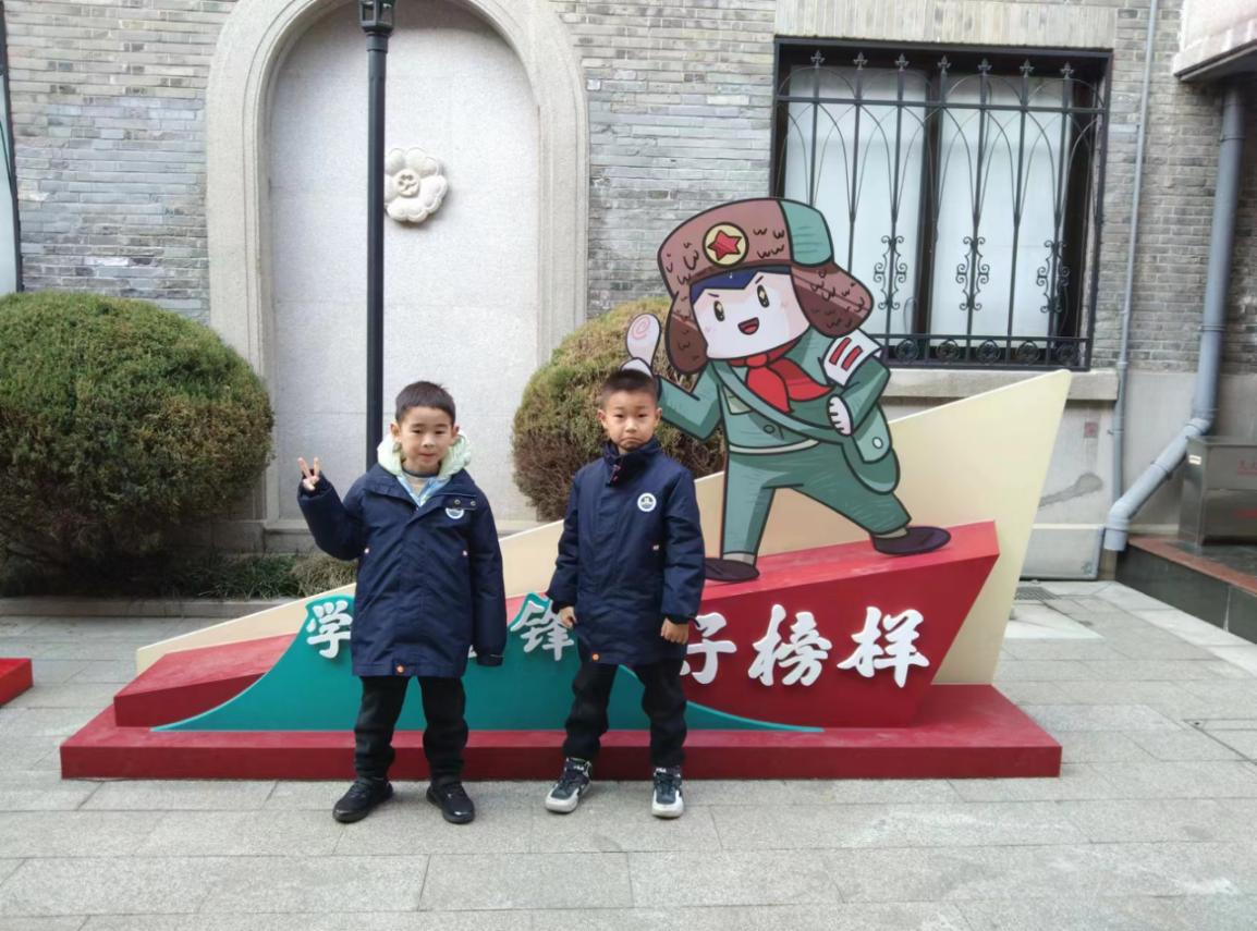 【湖畔·红领巾】红领巾寻访伟大成就（六十九）——奋进新时代，聚力强军梦  一（12）中队寻访纪实_html_m3948213d.jpg