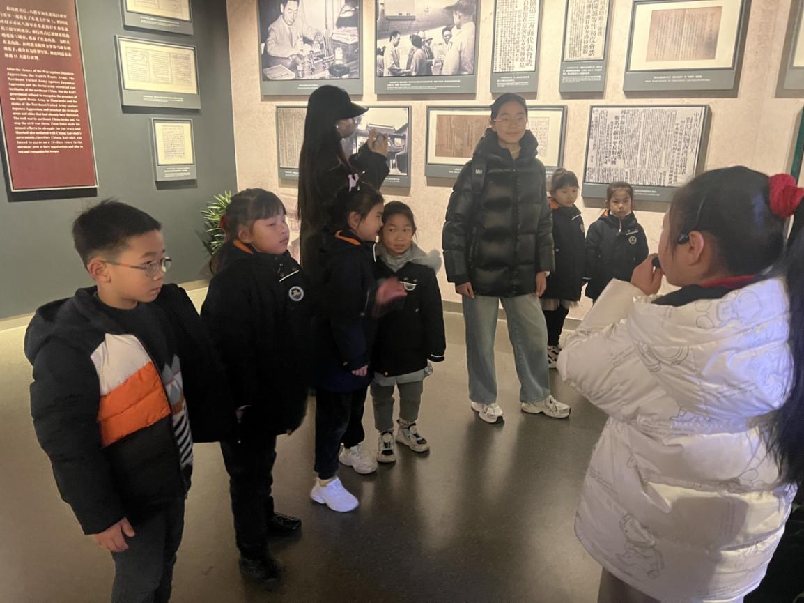 【湖畔·红领巾】红领巾寻访伟大成就（六十九）——奋进新时代，聚力强军梦  一（12）中队寻访纪实_html_m4bfd8eb.jpg
