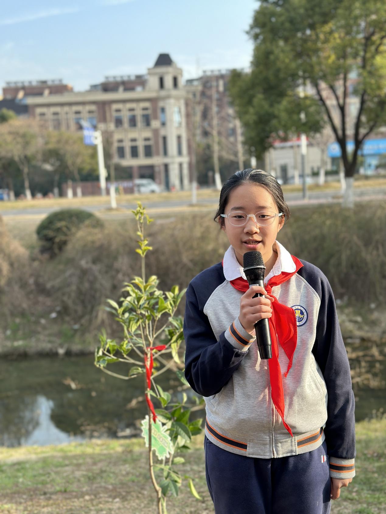相约春天 共植希望——记金陵小学2024年植树节活动_html_6abae222.jpg
