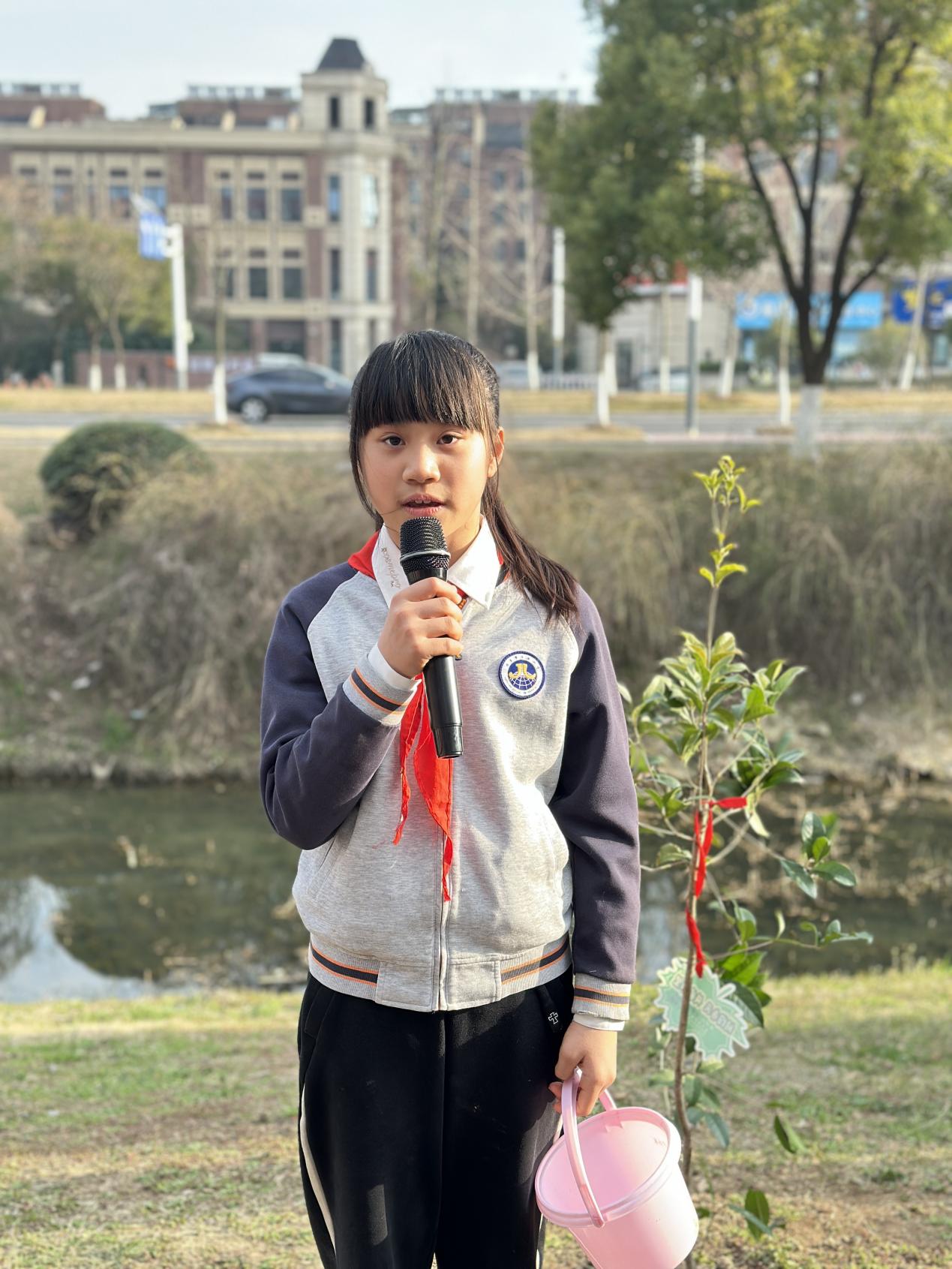 相约春天 共植希望——记金陵小学2024年植树节活动_html_m6e1a50d1.jpg