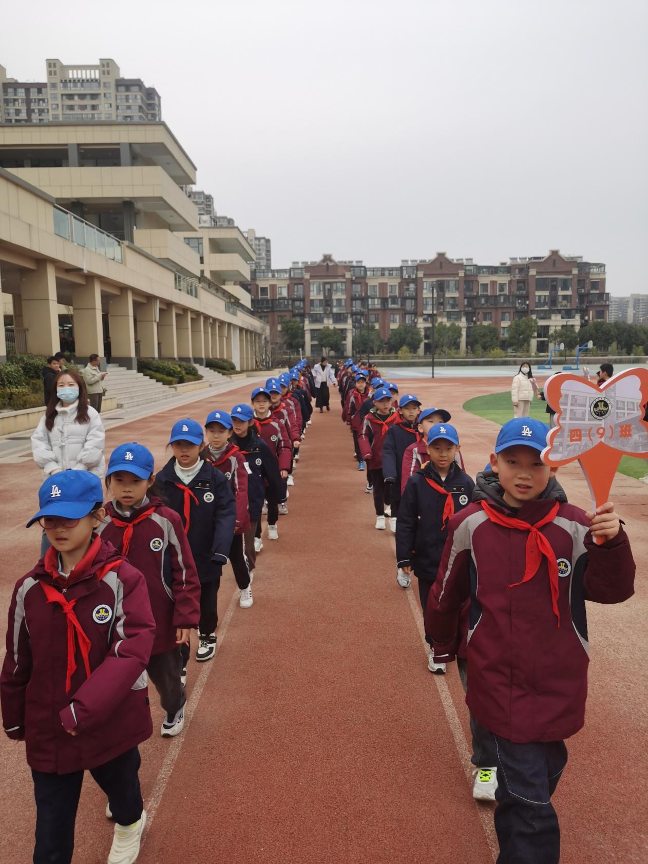 【博学广志】正值青春好韶华，队列队形展风采——金陵小学（广志路校区）开展队列队形及广播操比赛_html_4d4a0086.jpg