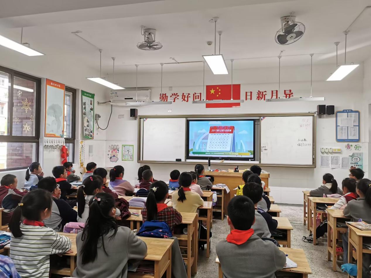 【湖畔·共佑安全】抓常态演练，护平安校园——金陵小学（仙林湖校区）开展地震应急疏散演练活动_html_m77dd8361.jpg