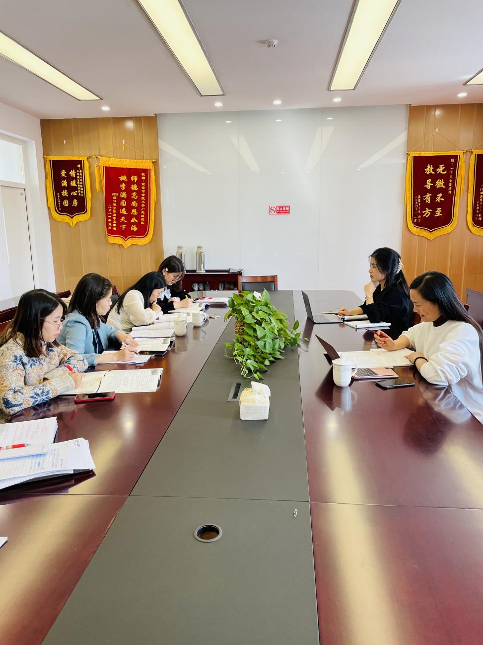 【黄文峰名师工作室】任务群理念下单元学习的设计与实施_html_464c488f.jpg