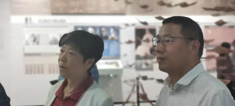 【二稿】七一党员外出学习师德馆新闻_html_m6ccba67b.jpg