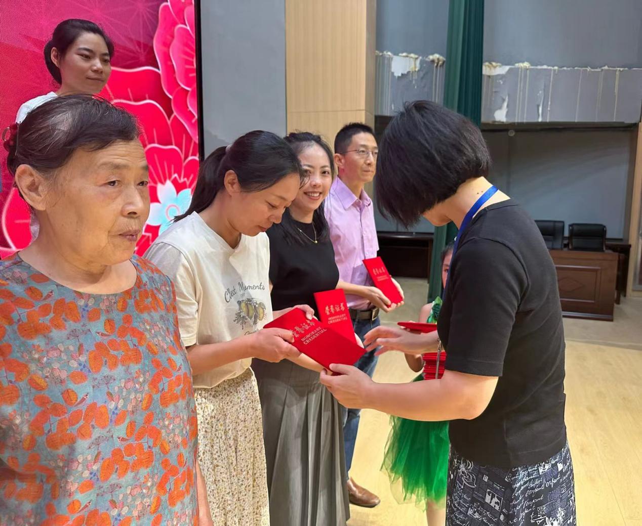 【湖畔·协同育人】同心 同向 同行——2022-2023学年第二学期期末家长会（一年级部）_html_309611d3.jpg