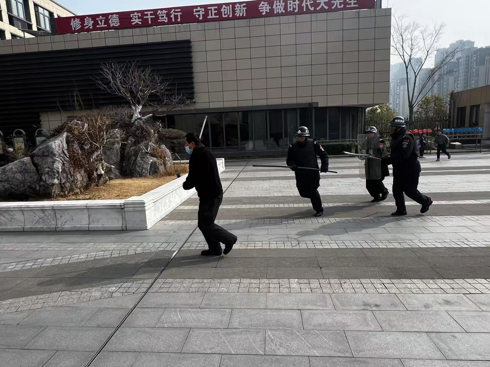 【博学广志】防恐防暴进校园，共筑安全的防线_html_43cdcb4b.jpg
