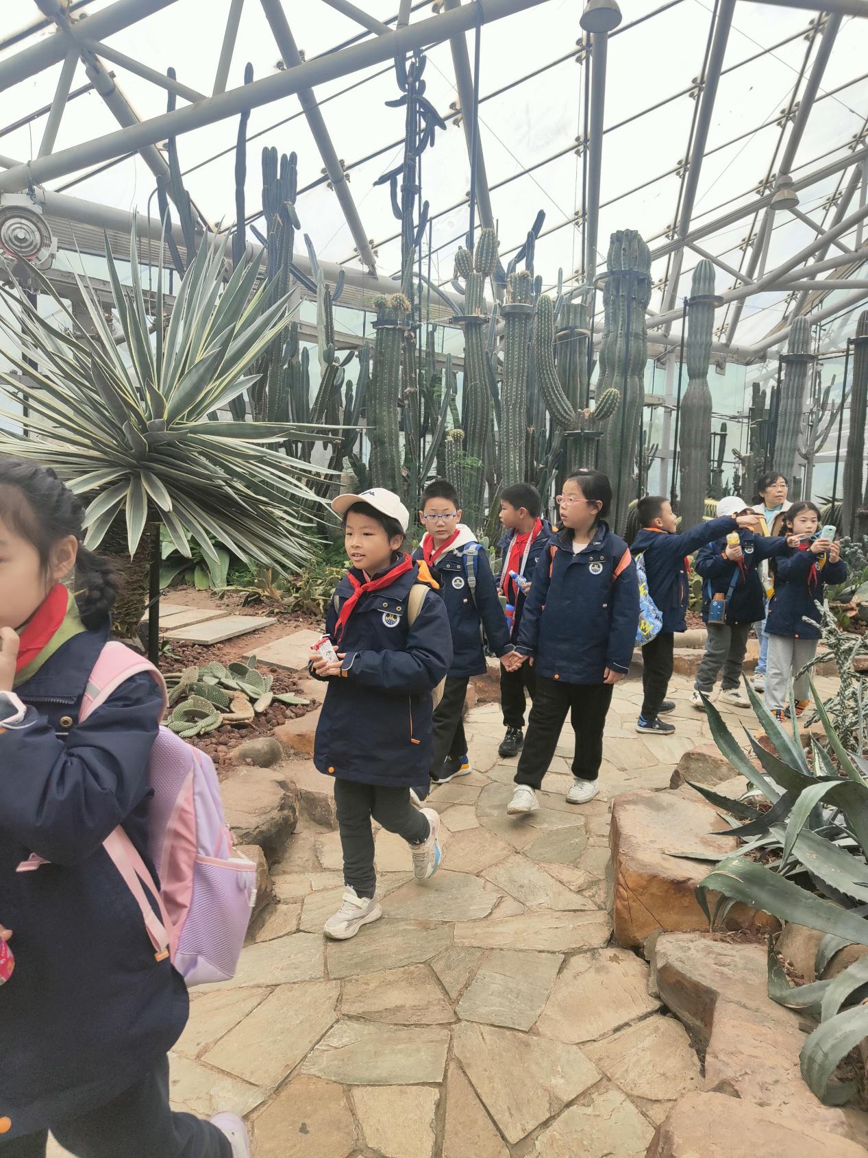 【湖畔·学生活动】春风拂面，学子欢腾——记金陵小学（仙林湖校区）二年级综合实践活动_html_m70e6952d.jpg