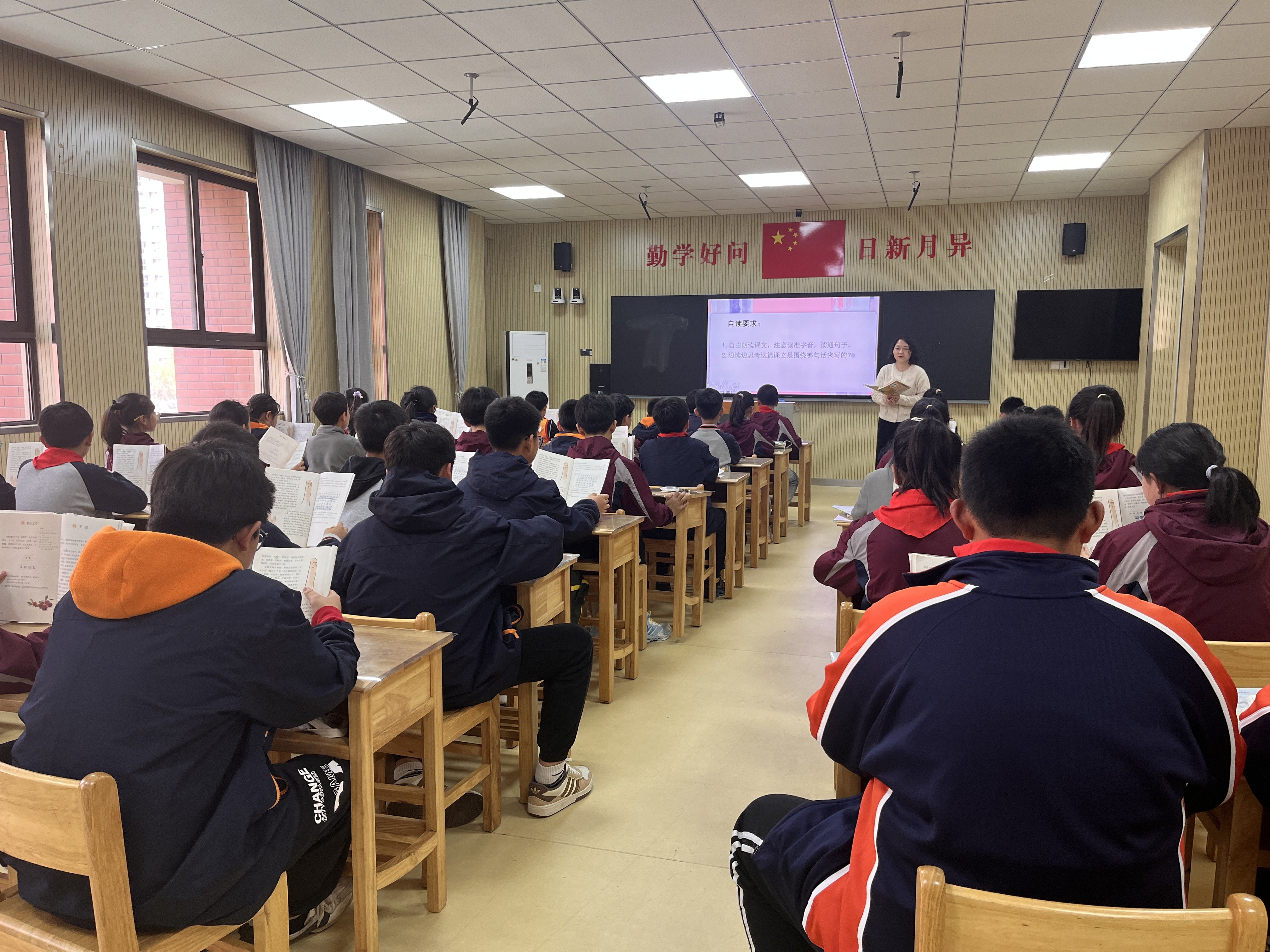 【湖畔·童化课题】深耕课堂勤探索  潜心教研促提升——语文校本研修之课例研讨_html_ee2de67.jpg