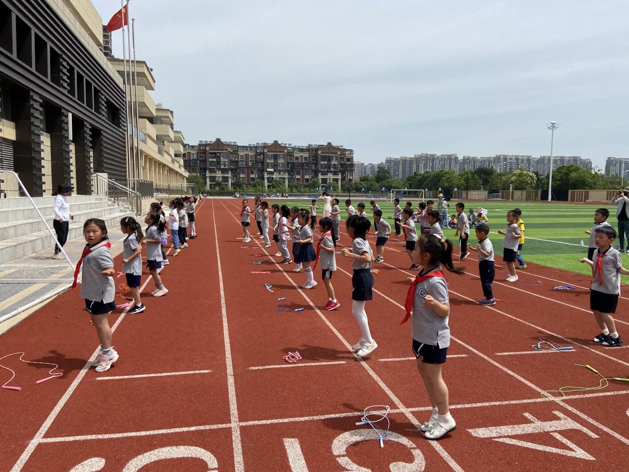 【广志先进班集体】齐欢乐 勤求知 采硕果——金陵小学广志路校区2020级7班_html_256cbc87.jpg