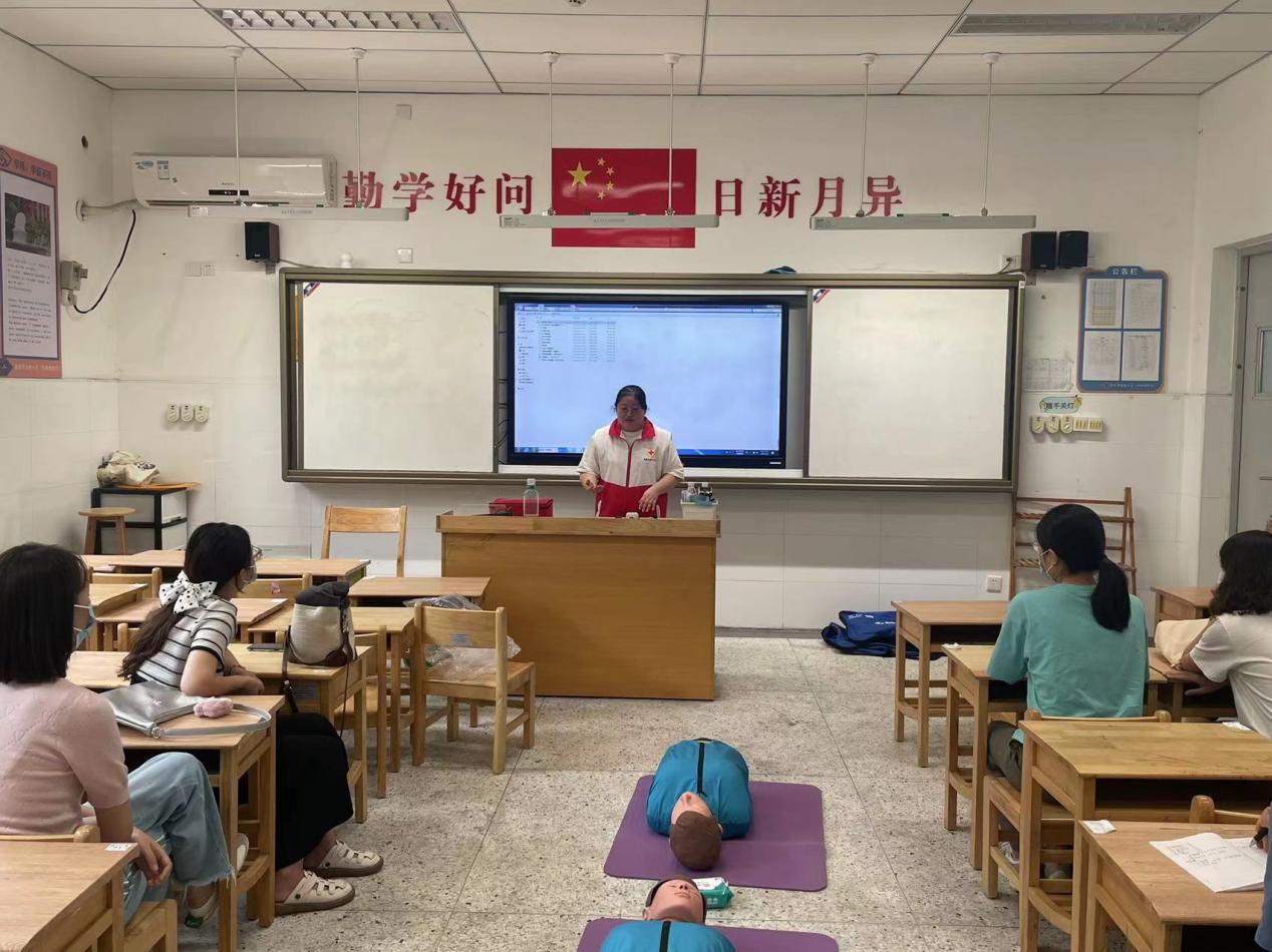 校园守护，就在身边_html_2873b453.jpg