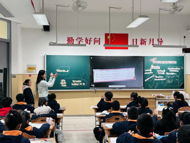 【湖畔·童化课堂】研思并进，且悟且行——记三年级英语校本教研_html_m25bddebb.png