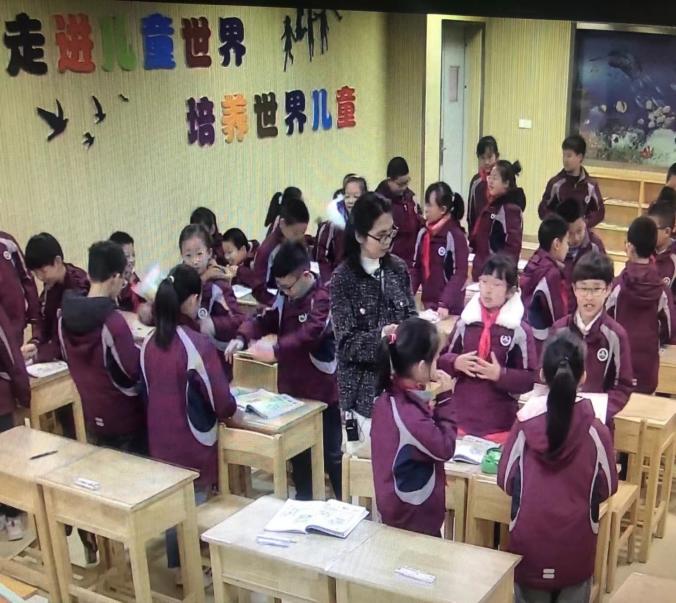 【湖畔•先锋示范】优秀党员教师：初心不泯，执教以情_html_13dc9b83.jpg