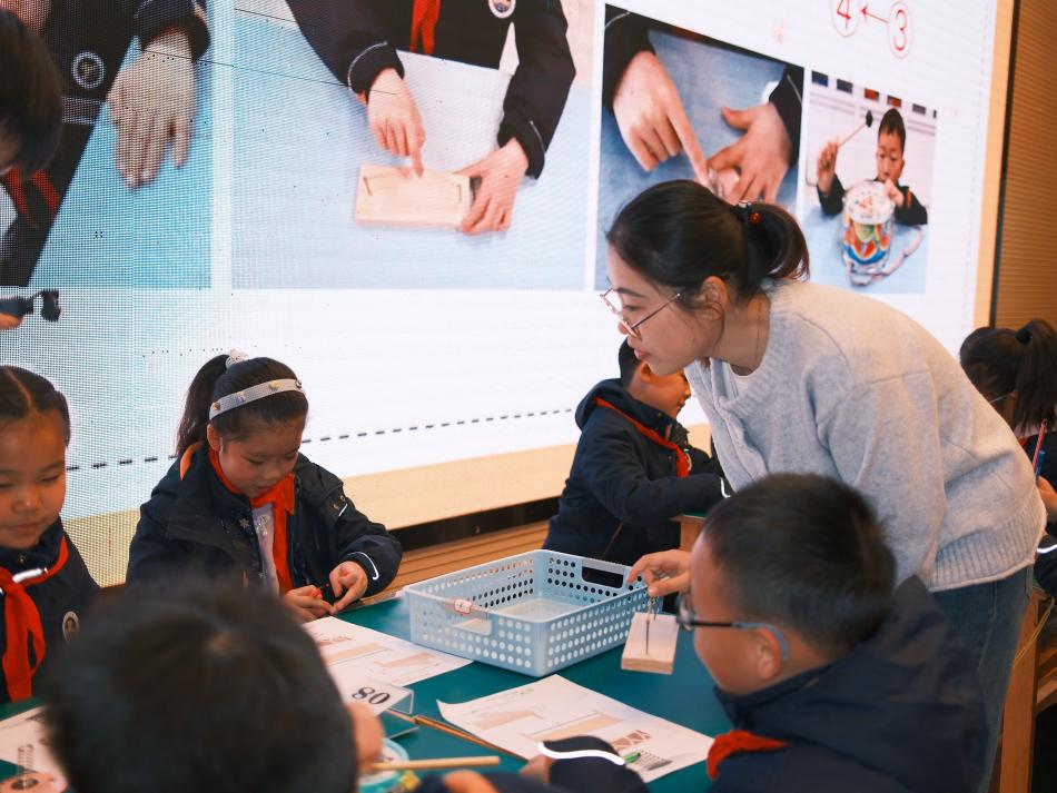 【湖畔·童化课堂】以深度思维重构课堂生态，促进科学素养进阶发展_html_m2725762a.jpg