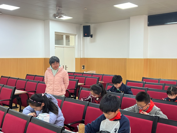 【湖畔·队伍建设】融合创新促均衡，双研赋能提质效——金陵小学集团三月教学例会_html_2c69e4af.png